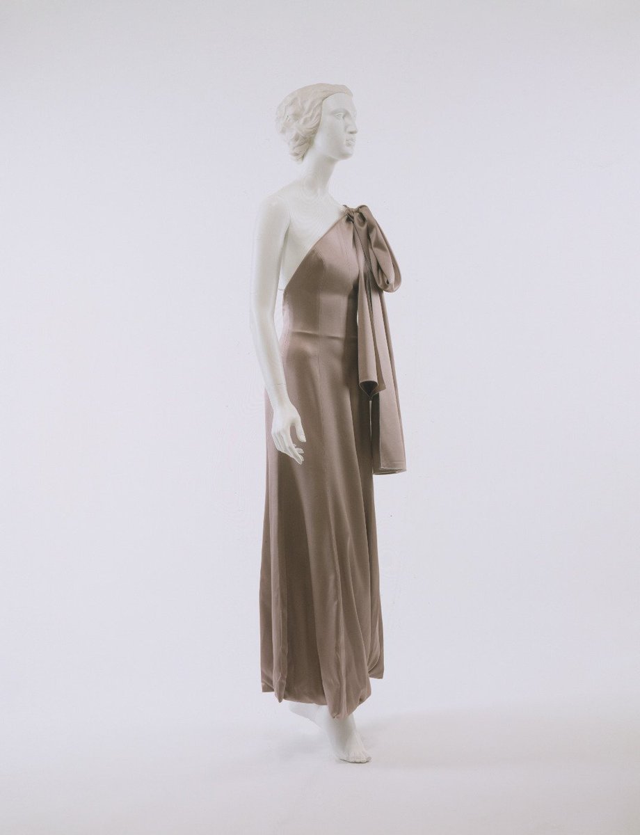 Born on this day in 1934, Giorgio Armani exemplifies the words simplicity and luxury. met.org/29ztMrw
