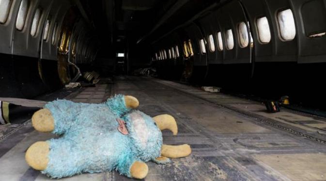 Wisata 'Kuburan' Pesawat di Thailand Ini Bikin Merinding global.liputan6.com/read/2549928/w…