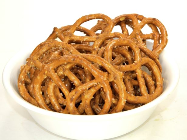 FoodNetwork's tweet photo. Learn 12 foods that our nutritionists won't eat, like pretzels: https://t.co/3M5zsZwJn6. https://t.co/n4h58PFlRe