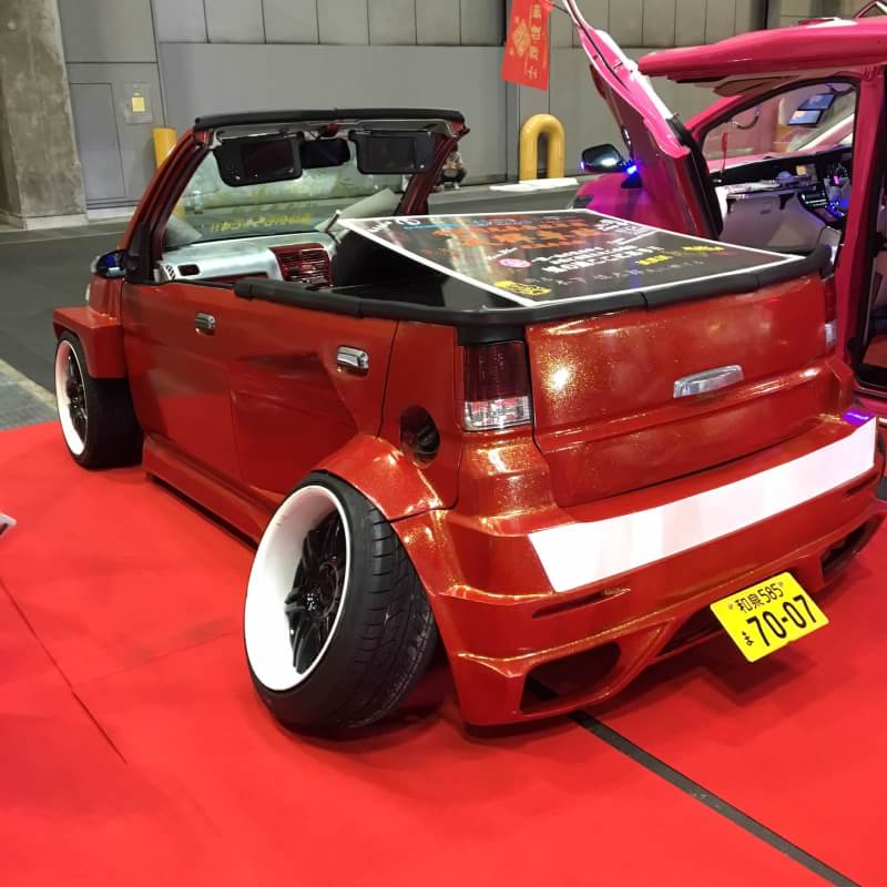 れん夜輝車改 横浜から名古屋に引っ越してからの久しぶりの車 のイベントに 写真は赤ライフ 受賞の皿 後ろ姿 女の子はﾁｰﾑと全く関係ないけど車を出してたイノベーションﾌﾞｰｽでdjしてた子 可愛かったので載せました ｰ
