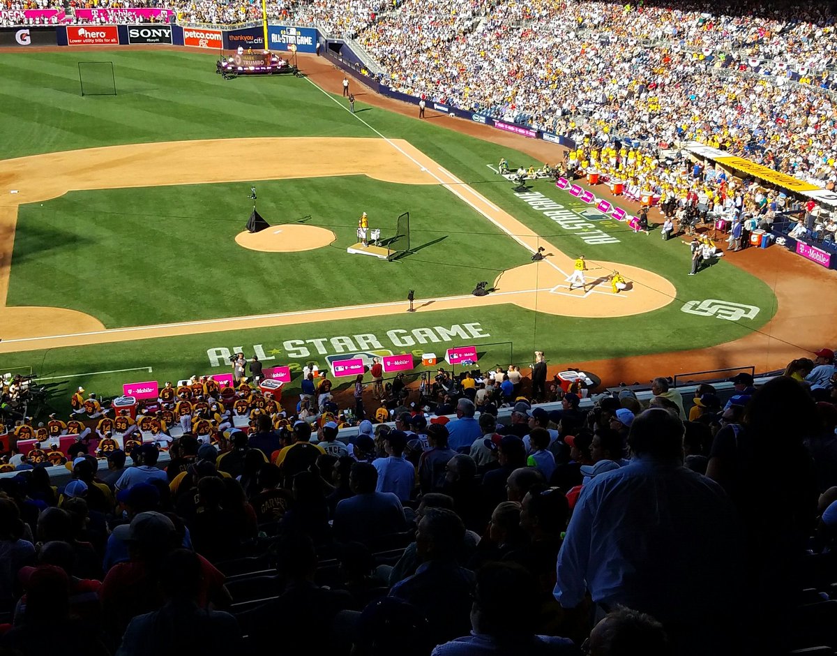 sebrantner's tweet photo. Taking in a little #HRDer by! Thanks @SamSindha for the tickets! #SWisBest https://t.co/MQsGG7Gtv6