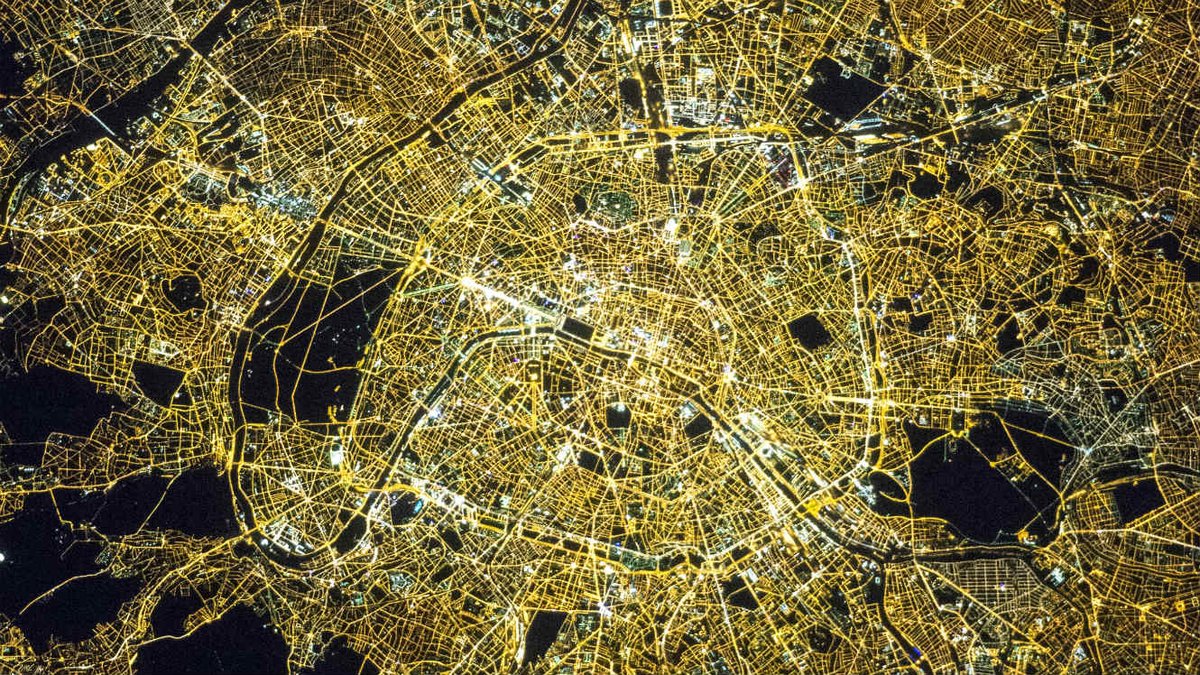 Sylvain Mornet (@sylvain_mornet) on Twitter photo 📷 De nuit, #Paris vu du ciel mérite carrément son surnom de "Ville lumière" ▶ mashable.france24.com/mashallow/2016… v/ <a href="/MashableFR/">Mashable FR</a> 📷 De nuit, #Paris vu du ciel mérite carrément son surnom de "Ville lumière" ▶ mashable.france24.com/mashallow/2016… v/ <a href="/MashableFR/">Mashable FR</a>