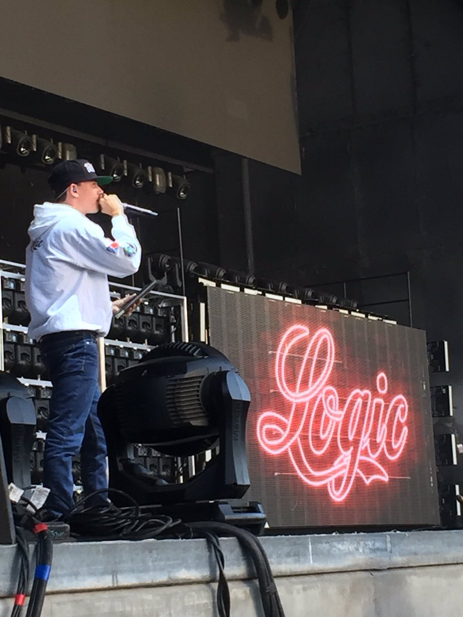 brinreed22's tweet photo. Best concert I've been too👌🏻👌🏻🔥🔥 https://t.co/5PhuIx2XKp