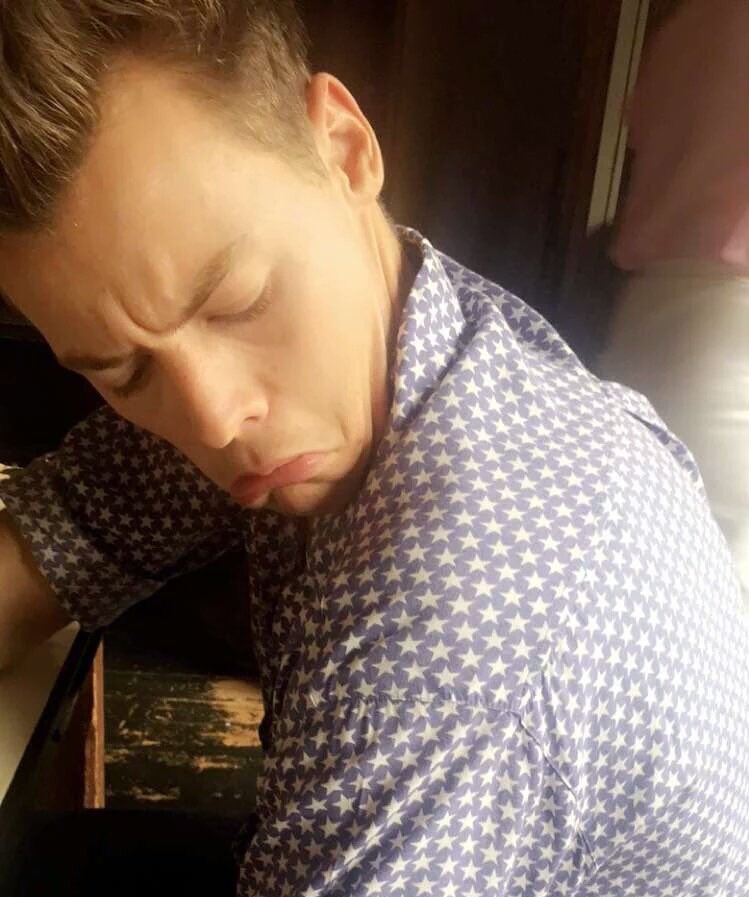 horawnicorn's tweet photo. AQUELE MOMENTO QUE O ÚNICO SOLTEIRO É O HARRY, MANO NEM ACREDITO QUE TO AQUI PRA VER ISSO HAHAHAHH #OHYESNIALL https://t.co/8dKjczNWgk