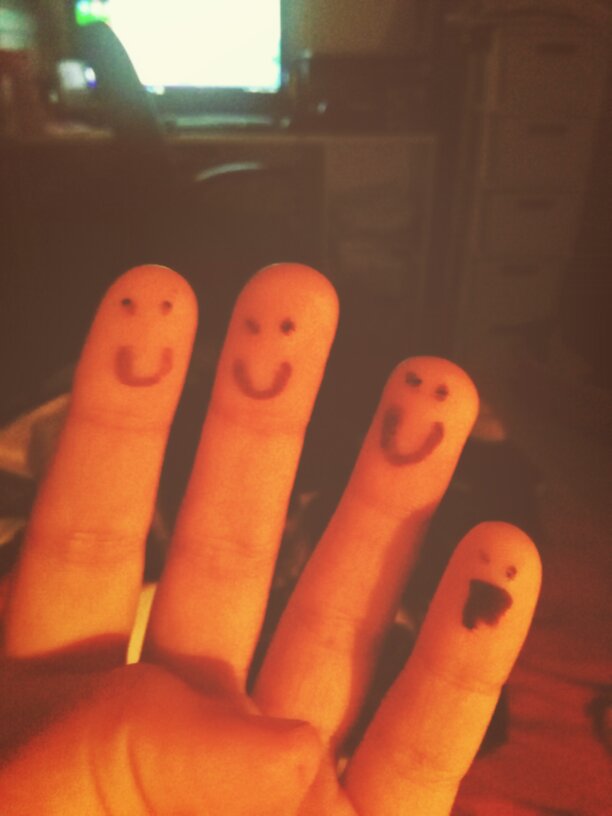 SoftzSenpai's tweet image. The whole group is here ;v; #friendshipproblems #saveme