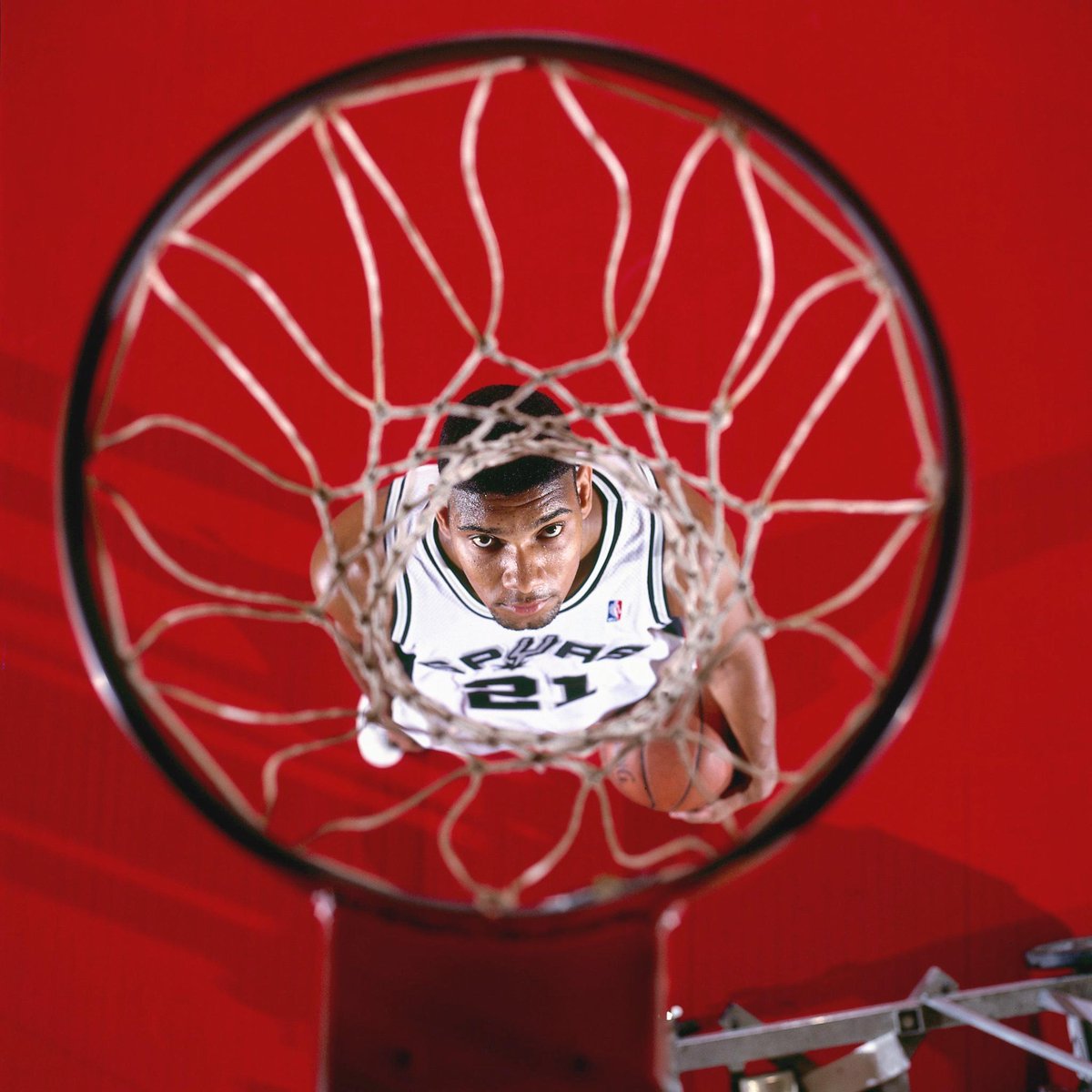 NBAcom's tweet photo. Long before he was an @NBA legend, Tim Duncan was once a fresh-faced rook

WATCH: https://t.co/uOk2xxmIwW https://t.co/wMAsP1xT0M