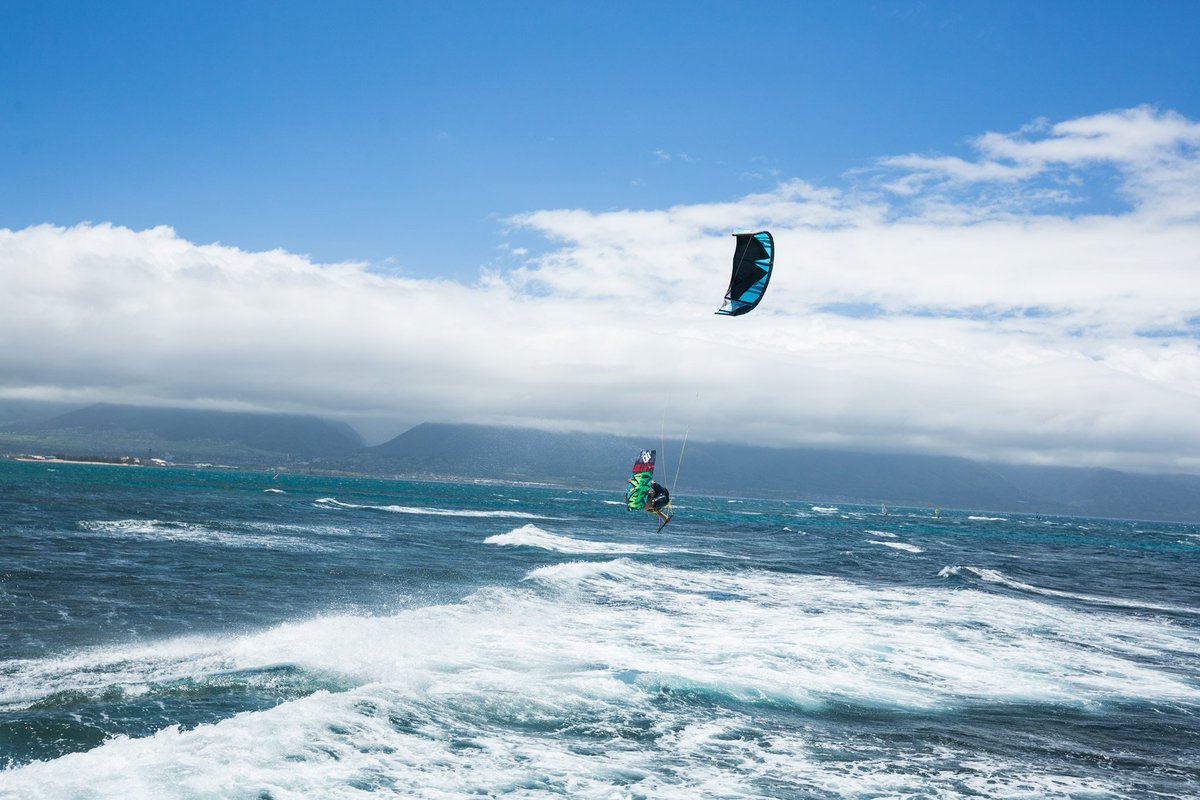 Torch high-flyer Jesse Richman – Inverted indy glide #NaishTorch #Naishkiteboarding #kiteboarding #freestyle