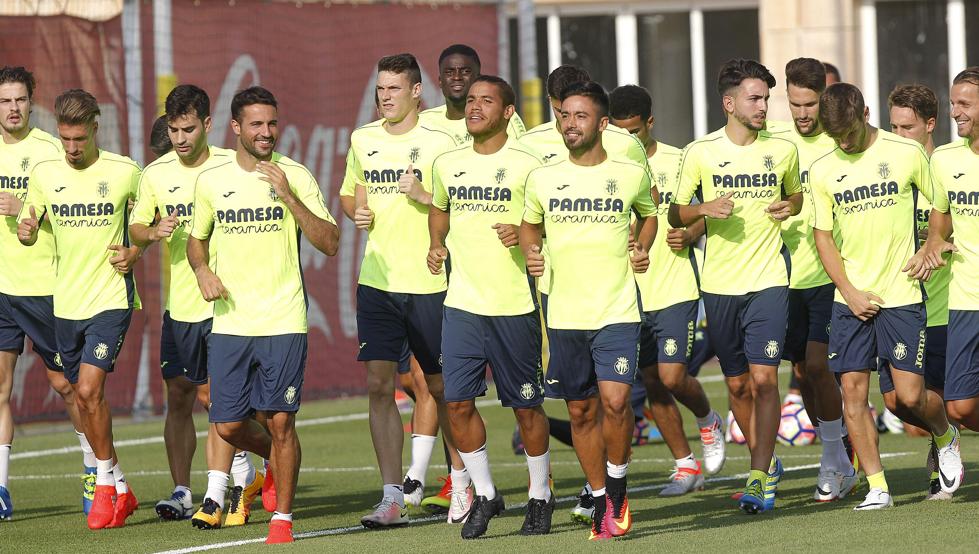 mariogaspar90's tweet photo. Primer entrenamiento. Comenzamos la pretemporada. #entrenamiento #pretemporada #villarreal #equipo #dia1 #futbol https://t.co/bSjOKVdtsv