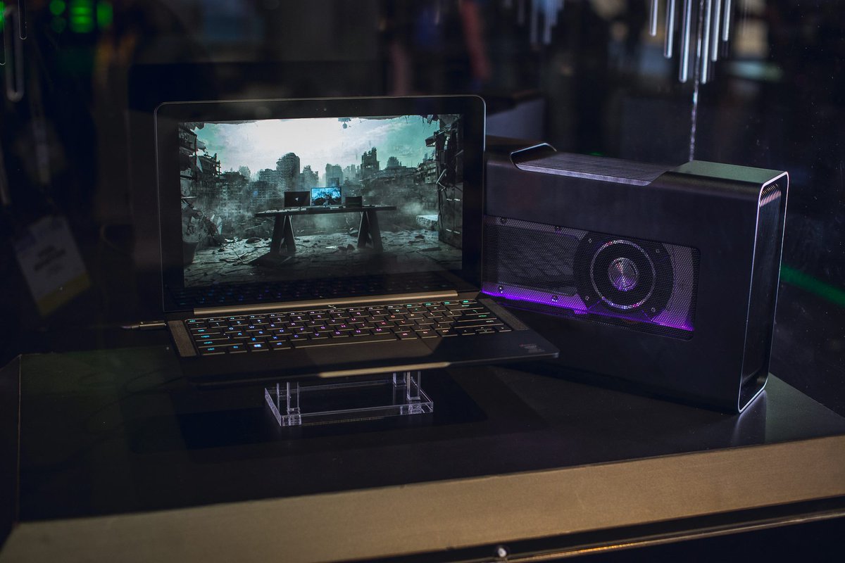 Te mostramos lo nuevo del Razer Blade Stealth, encima de un pedestal: rzr.to/BladeStealth