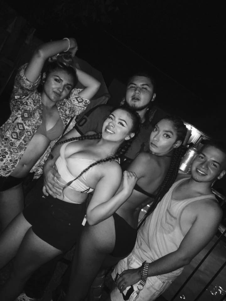 noemiroman98's tweet photo. My trill ass team.. https://t.co/opD9Mzzd8g