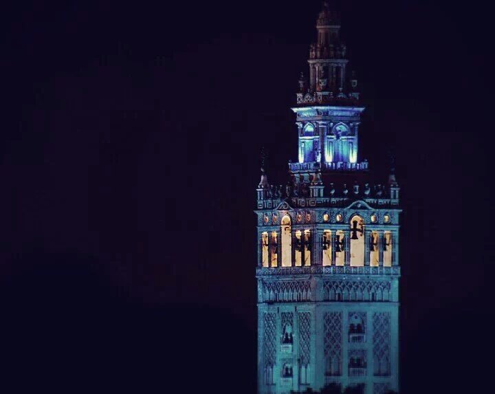 JosAntonioNez's tweet photo. "Sevilla no tiene que demostrar que es la ciudad más bonita del mundo...que lo demuestre la segunda"

#AbajoElTelón https://t.co/zgmAlvk7hJ