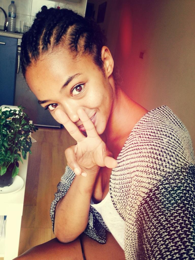 xRobynF's tweet photo. ⇉ Una sonrisa puede esconder malvados planes ⇇

¿Un RT para la pequeña de los Fenty? https://t.co/0tQ3ePdhDK