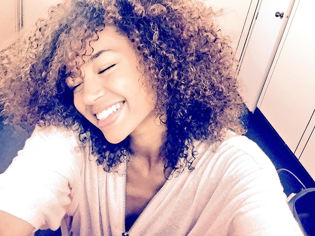 xRobynF's tweet photo. ⇉ Una sonrisa puede esconder malvados planes ⇇

¿Un RT para la pequeña de los Fenty? https://t.co/0tQ3ePdhDK
