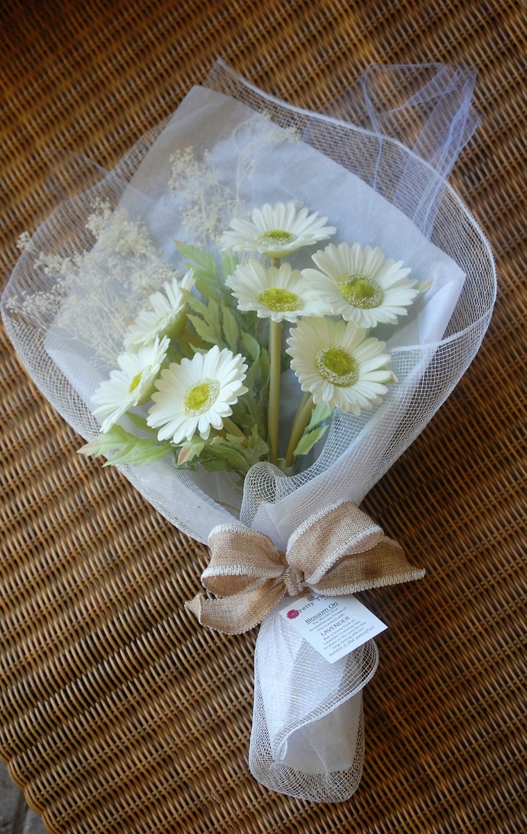 Releasing calming aromas of Lavender #EssentialOils from its core #aromatherapy prettythingsandco.com