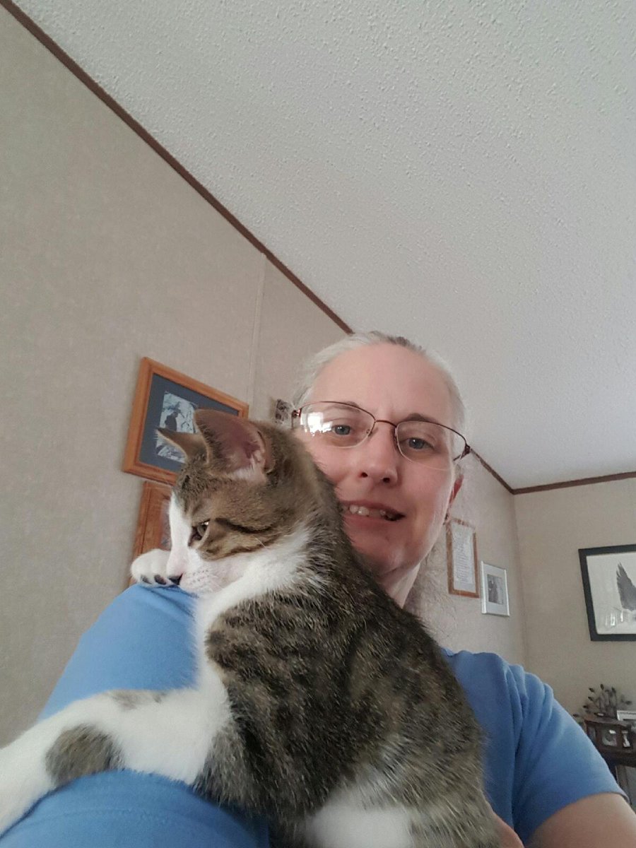 tinyeagle71's tweet image. It's a happy hug kinda day❣