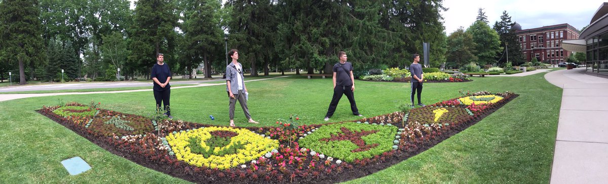 JesusChristKW's tweet photo. Cover photo so stock #Gardens 
#EmotionallyUnstableUnicorn https://t.co/0KAVzcoxE3