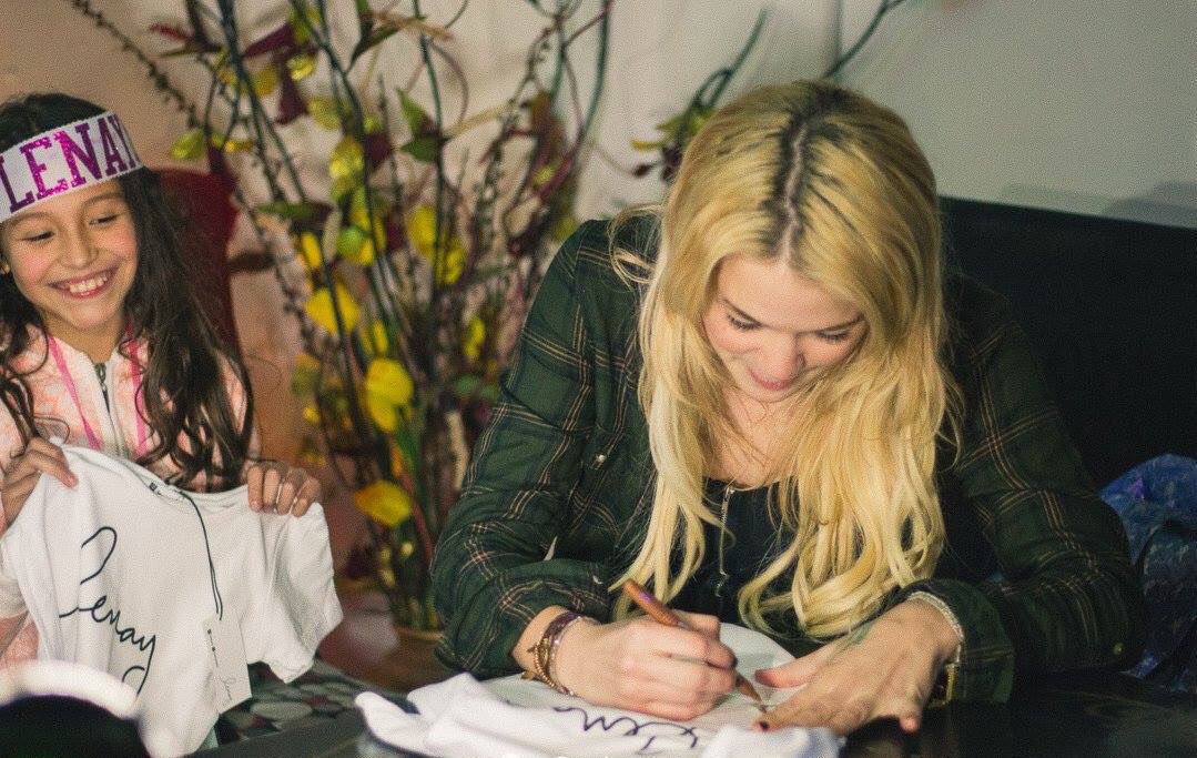 _natalie03_'s tweet photo. Algunas fotos del concierto de Lele ayer😻❤️ @lenaychantelle #LenayEnVivo #lenaychantelle https://t.co/cKR2MjrMyM
