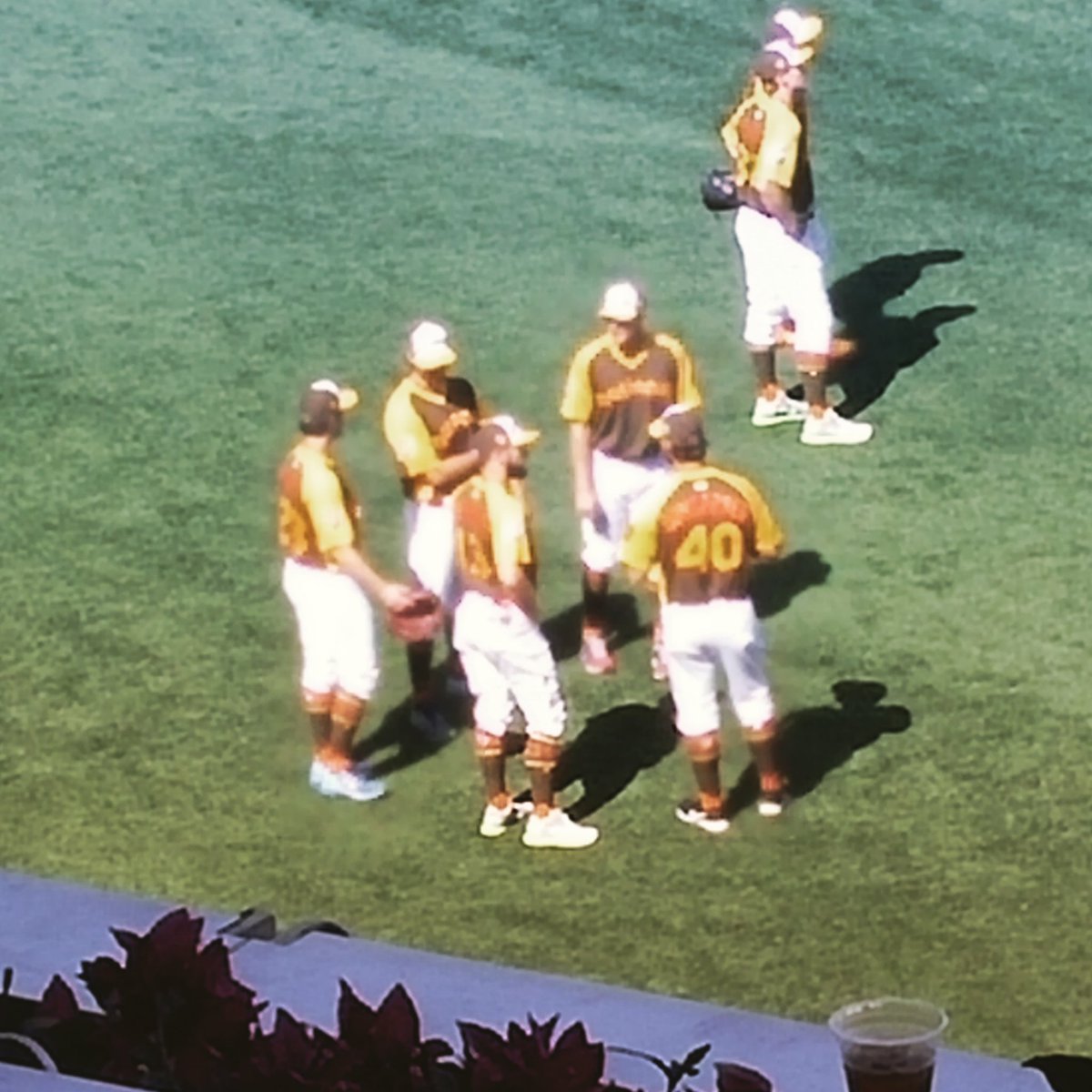 GretchenMcNeil's tweet photo. Buster and MadBum, BFFs at the Home Run Derby. #mlballstargame #bffsforlife #asgworthyfan @SFGiants https://t.co/404Zd54cDL