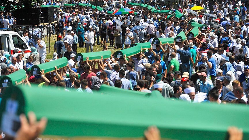 Srebrenitsa da yaşanan Soykırım Müslümanların her dem Şuurlu uyanık ve teyakkuzda olmasını haykıran ibret levhasıdır