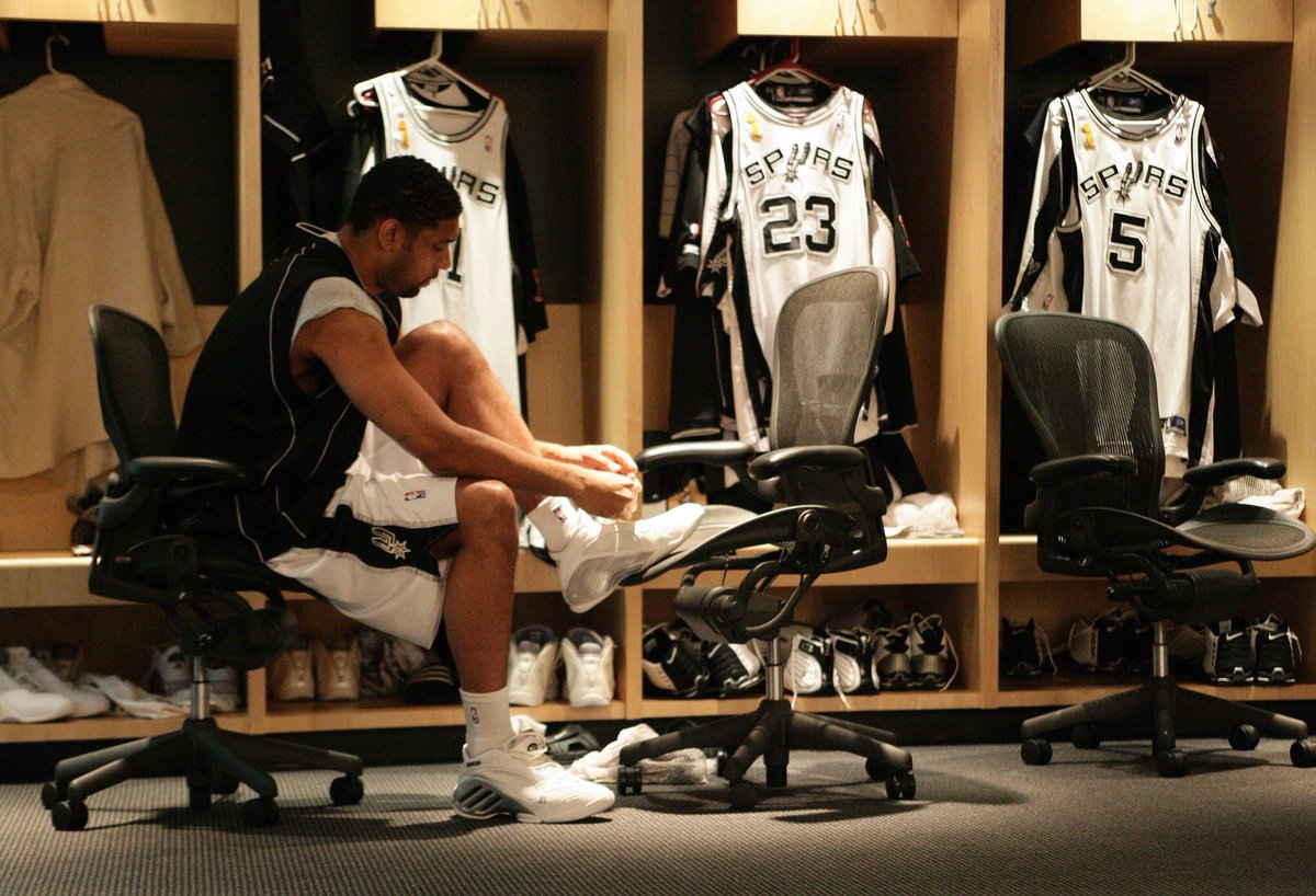 SpursNation's tweet photo. The Man. The Myth. The Legend. #ThankYouTD #SpursNation https://t.co/Kk3sMpJQqO
