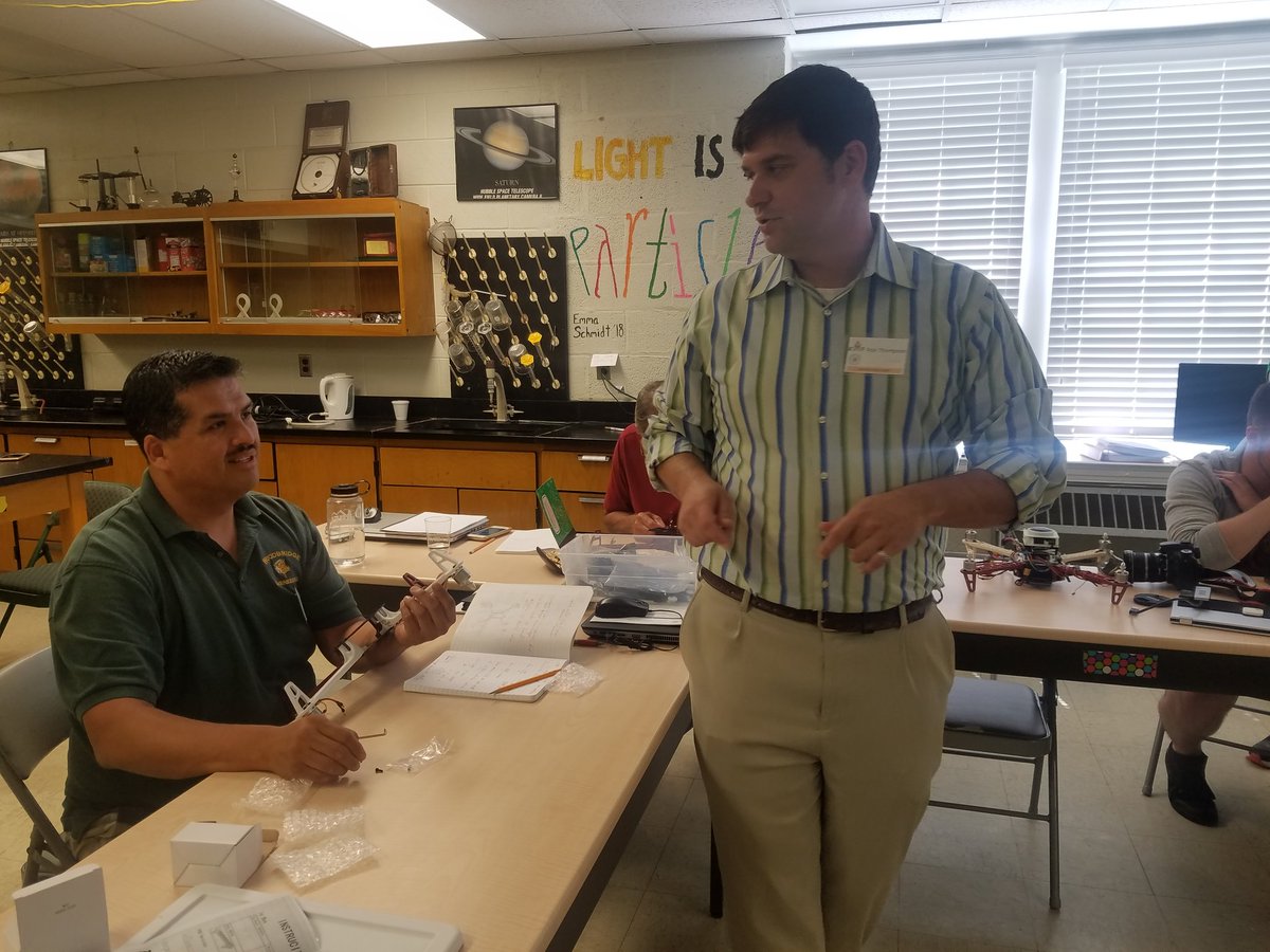 KashmirWorldFDN's tweet photo. @learntoflyva thank Rob Thompsom for an awesome #teacherstakeflight #faarules @FoxcroftSchool @UMDUAStest @SmithGIS https://t.co/I6B84cIehD