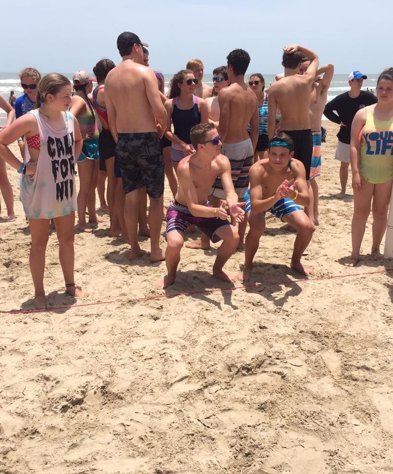 JeannieRickele's tweet image. I miss my guys, but I think they're having fun! #fitspadre16 #funintheson @FirstPCOYouth 🌴🏐☀️ #decadesdance 💃🏼