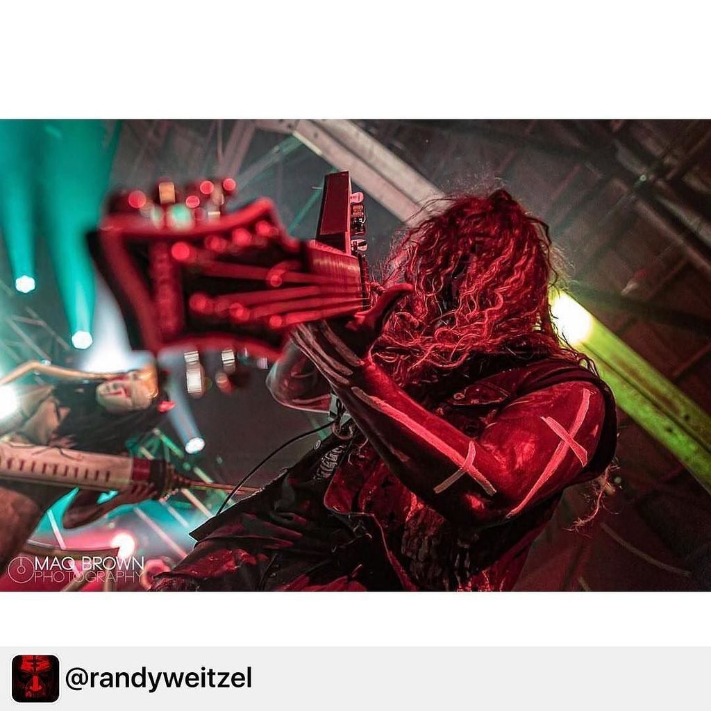 333xGreenEyes's tweet photo. Kick ass pick brother! @randyweitzel #hellpoptour2016 #ITM https://t.co/8FTKfrIvKO https://t.co/YG7ZslxE4Y