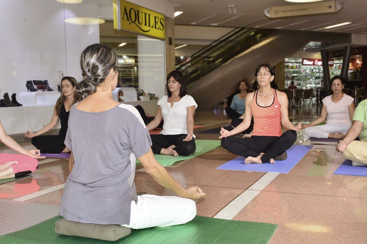 Unicentro_Med's tweet photo. Termina tu día relajándote en nuestras clases de yoga todos los lunes y miércoles a las 7:00 p.m. #UnicentroMedellín https://t.co/MyIDxn7bO3