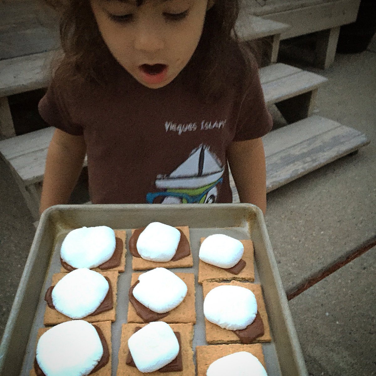 DSansonetti's tweet photo. #themunchkin just seeing the s'mores coming off the grill with @ilmalopez & @sansonetti2 #summertime #grill #sweets https://t.co/AOWdnizUPo
