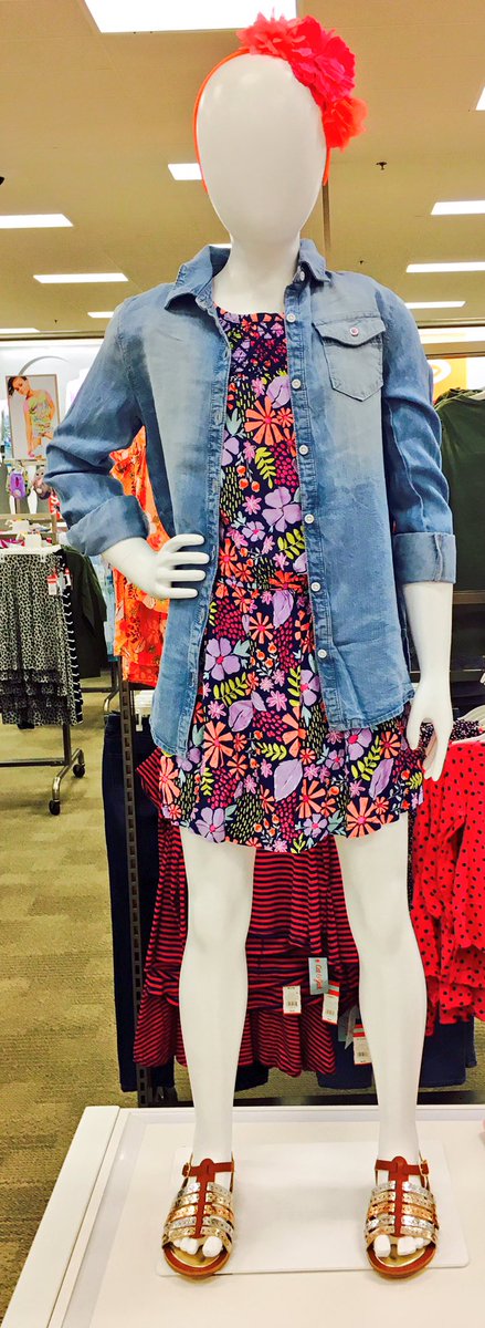 melanieVML's tweet photo. Obsessed with the new mannequins. 😍 @mike_fwtx @HaleyTgt @SamanthaVMML https://t.co/P6uNMS2Phc