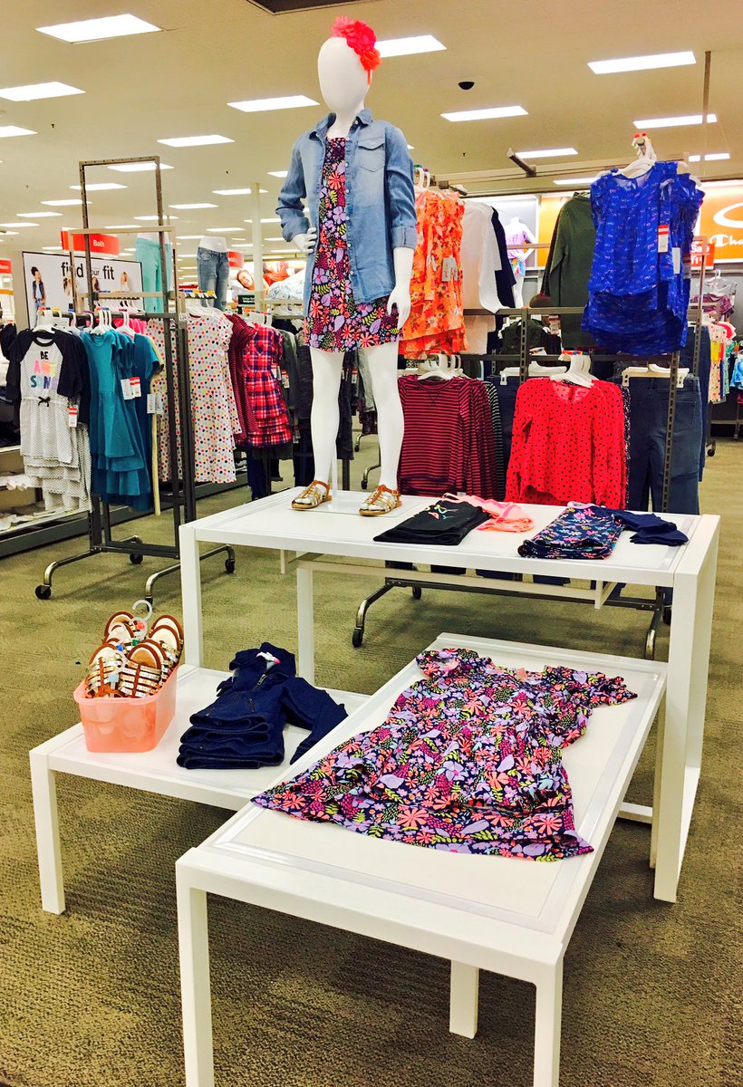 melanieVML's tweet photo. Obsessed with the new mannequins. 😍 @mike_fwtx @HaleyTgt @SamanthaVMML https://t.co/P6uNMS2Phc