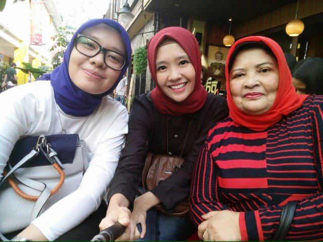 meenamincreung's tweet photo. Lebaran liburan https://t.co/h9tmsnZdRT