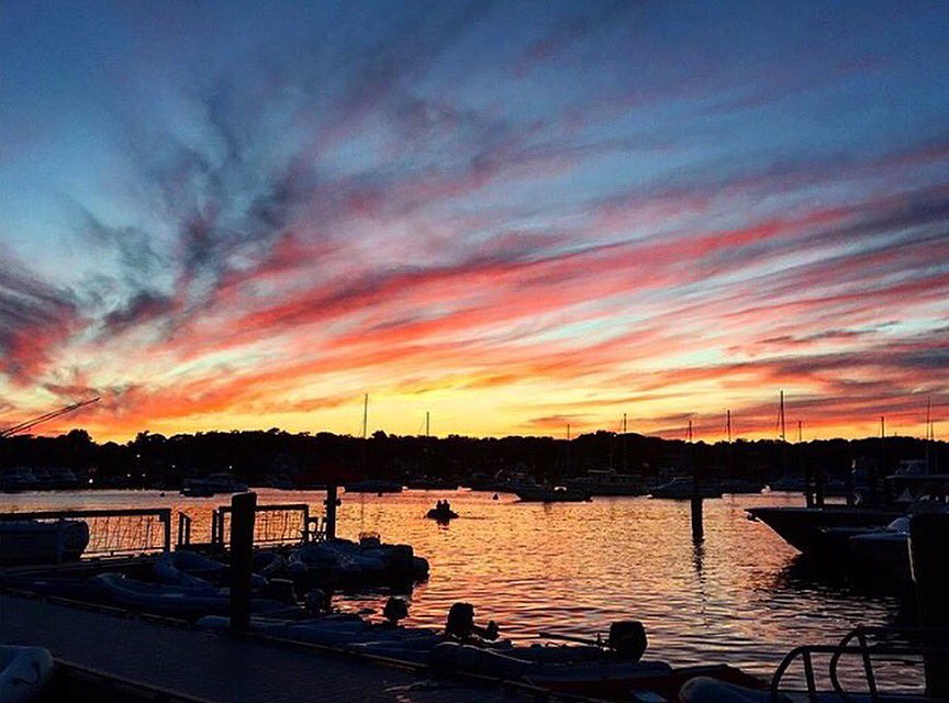 Slip77MV's tweet photo. Tonight's #sunset ! What a stunner! #OakBluffs #MarthasVineyard #Slip77 https://t.co/rAhoojZLGi