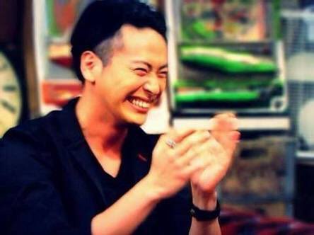 paaar3JSB's tweet photo. TAKAHIROさんが臣ちゃんの横顔好きって話してたけど
私は けんじろの横顔が たまらなく好きだよ(全部好きだけど)🤗←聞いてないw

さらに笑顔がプラスされたら気絶しそーになるよね💥完全に私を殺しにかかってくる爆イケンジロー🐟💓 https://t.co/hG7CGsQdfh