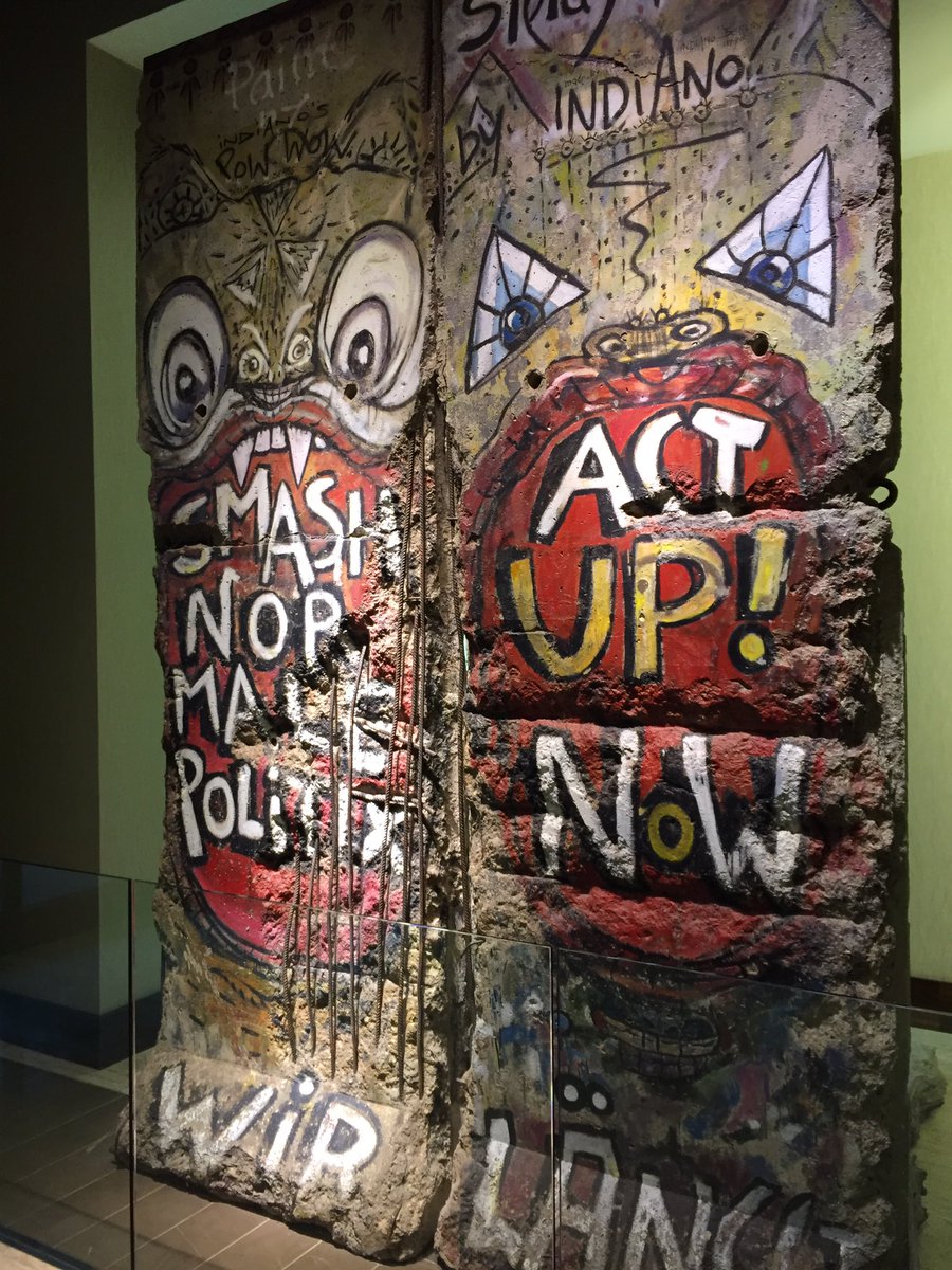 PhilippeTh's tweet photo. "Tear down that wall"... A piece of history in the most unexpected place.... Very Cool @HiltonAnatole #hiltonsocial https://t.co/i6VW5Cnlz7