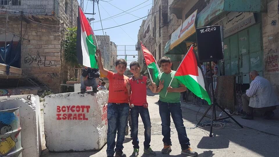 "El amor es una enfermedad en un mundo donde lo único natural es el odio". Apoya #BDS y #Palestina será libre!!!