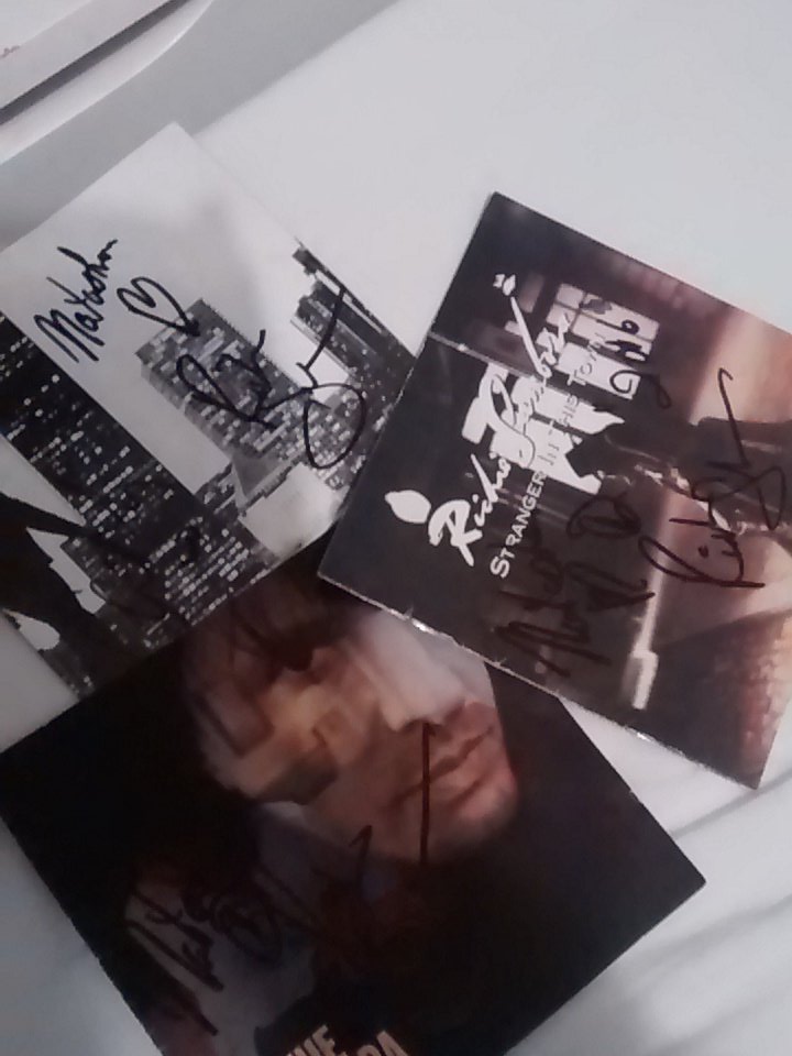 SamboraArmy's tweet image. Two shows, front row twice and guess who got to meet @TheRealSambora? YES! Thanks for signing everything! #HappyBday