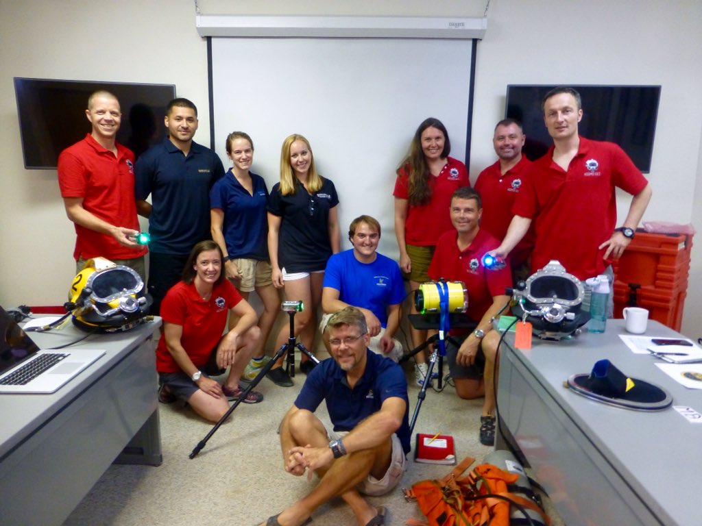 ESAstro_trainer's tweet photo. The @NASA_NEEMO 21 crew trained today by @JasonKring &amp; his @EmbryRiddle Team on underwater optical comms @ReefBase https://t.co/6J7OgkefDI