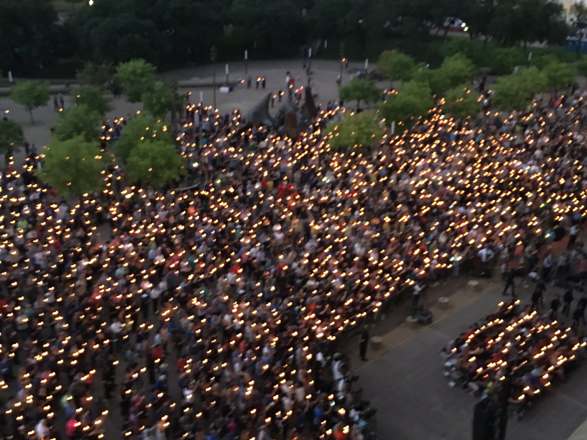 DallasPD's tweet photo. #DallasStrong #CandlelightVigil thank you everyone for attending tonight's vigil. https://t.co/26iKNLNIl3
