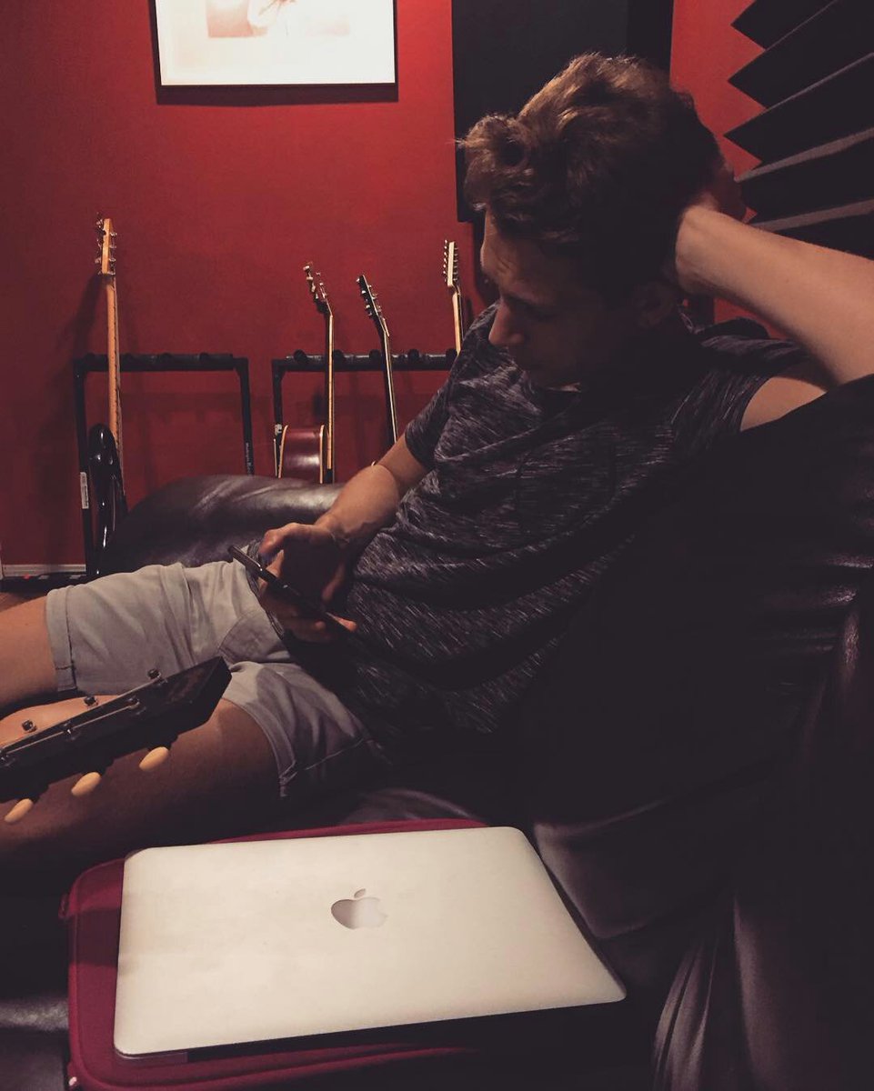 advamptage's tweet photo. This is the reason why @TheVampsJames and @TheVampsBrad not tweeting much.
-we understand your efforts 💕 x https://t.co/IraB8RHuv8