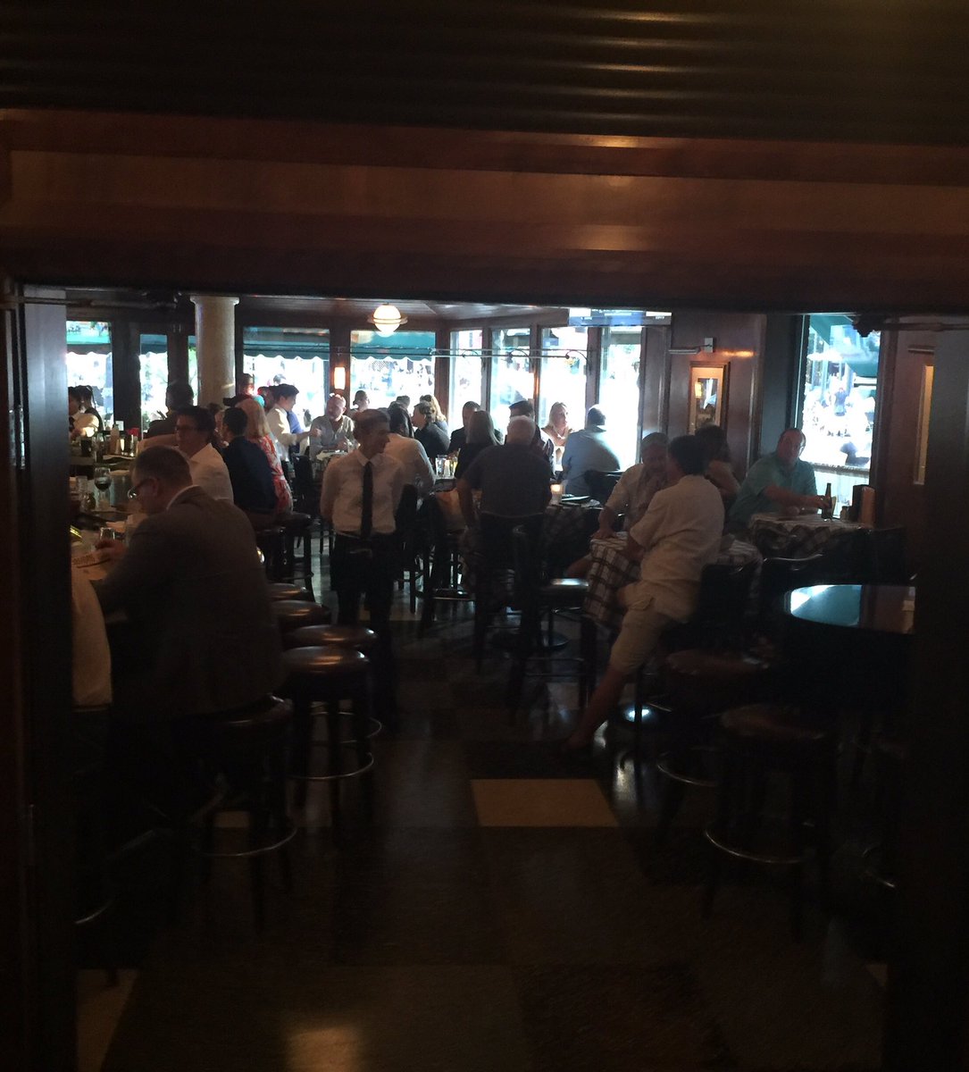 WallisMarsh's tweet photo. Returned to "scene of the crime" classic @OU_Football takeover of @GibsonsSteak #OUvsND @Barry_Switzer @GotBoz44 https://t.co/DFncaA7Hwx