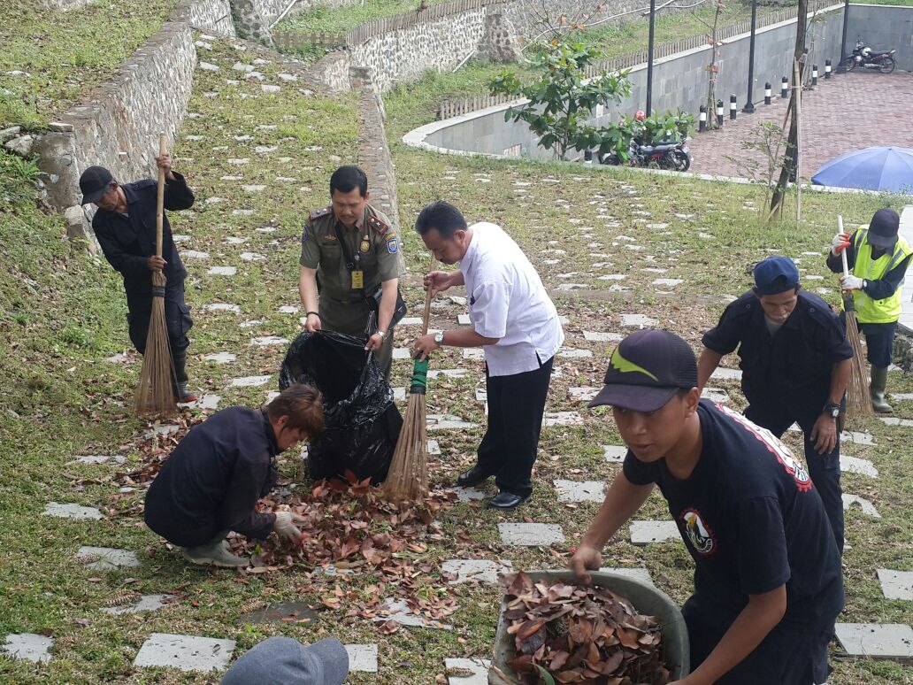 Giat GPS Camat Cidadap dan Karyawan di <a href="/tecibdg/">Teras Cikapundung</a> cc : <a href="/ridwankamil/">Ridwan Kamil</a> <a href="/OdedMD/">Oded Muhamad Danial</a> @PemumBdg @bplh_kotabdg