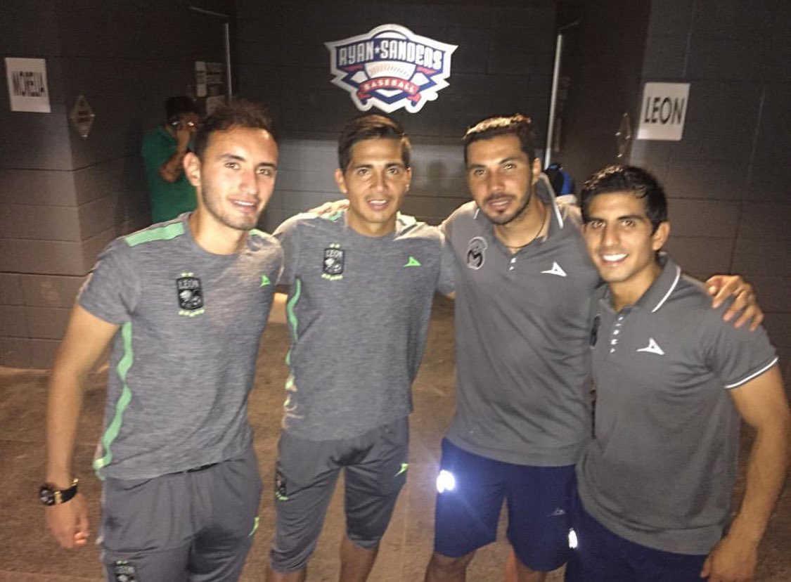 CarGuzman5's tweet photo. La Antigua Banda ๐ธโฝ๏ธ... Amigos que se convierten en hermanos!! #Blessed #Compirris @clubleonfc https://t.co/DXgzYbia5I