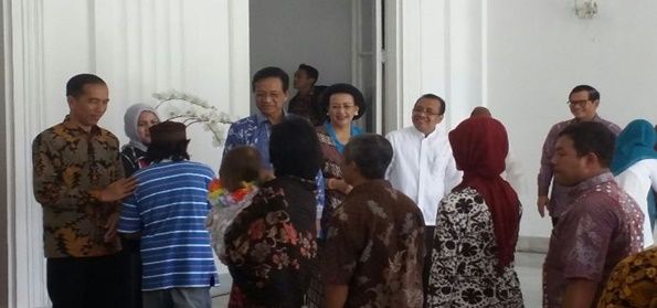 JK dan Ribuan Warga Yogya Hadiri Open House Jokowi di Gedung Agung - bit.ly/29M3EZz