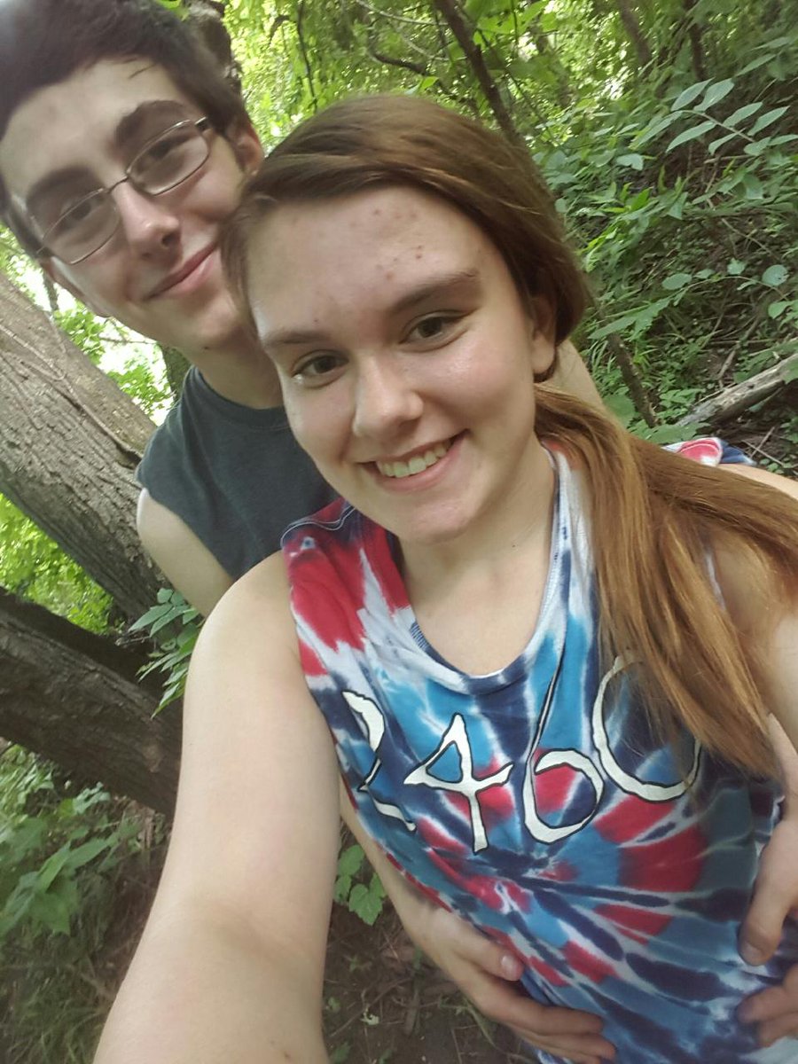 skrtskrtletsgo's tweet photo. Ate wild mulberries for the first time walking through the woods with bae. They were delicious #daywithbae https://t.co/q9IV2Ud6sX