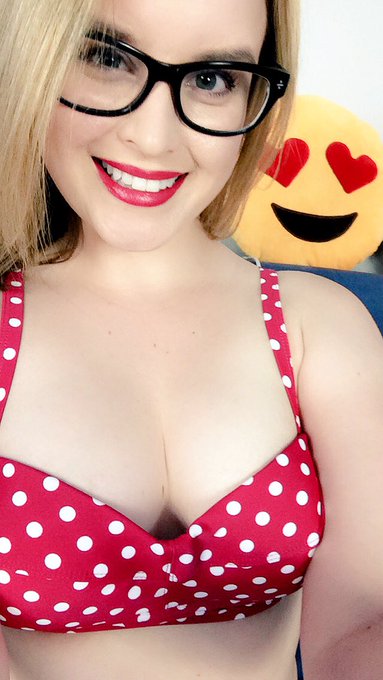 Online now! Come hangout with me! 😘 https://t.co/YTeljKbmk2 https://t.co/OXJbb1p74K<a href="/tag/riplola"class="tags"><span>#riplola</span></a>