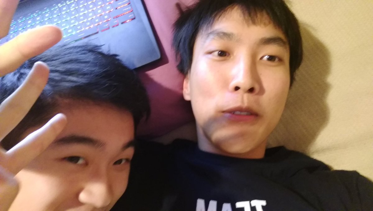 Doublelift1's tweet photo. cuddle with your support if you wanna build synergy @Biofrostlol my boy https://t.co/PN33GQ9eeu