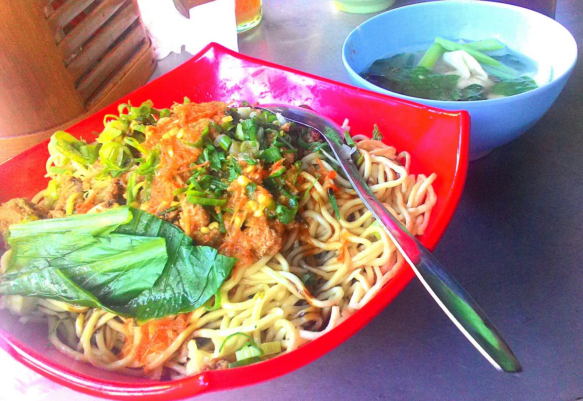 fitriaftrn's tweet photo. Ikut nge-WAR! Mie Ayam Palembang #Afui d daerah Babarsari. Ini porsi mini jumbo loh!
Doc.13/05/15
#BaksoMieAyamWar https://t.co/GOkmGNRSaL