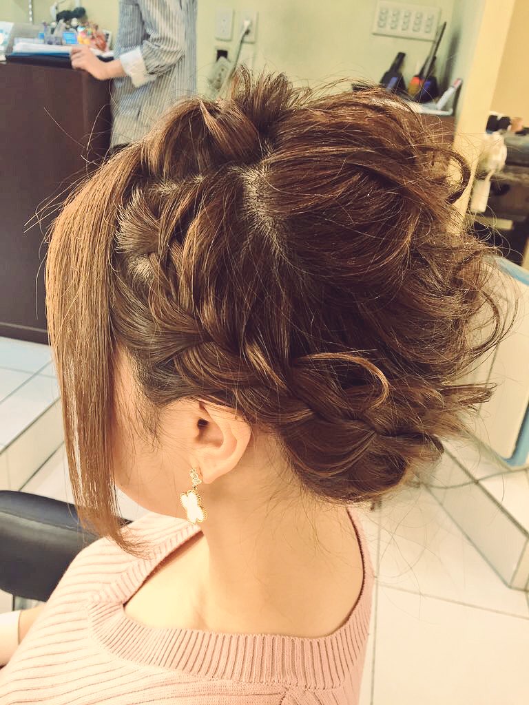 Twitter இல Prgs はまぐり 編み込みヘアアレンジ ゆるくクシュっと編み込みアレンジスタイル プログレスプラス ヘアセット ヘアアレンジ 編み込み アップスタイル 結婚式 ライヴ デート 二次会 タイトロープ まとめ髪