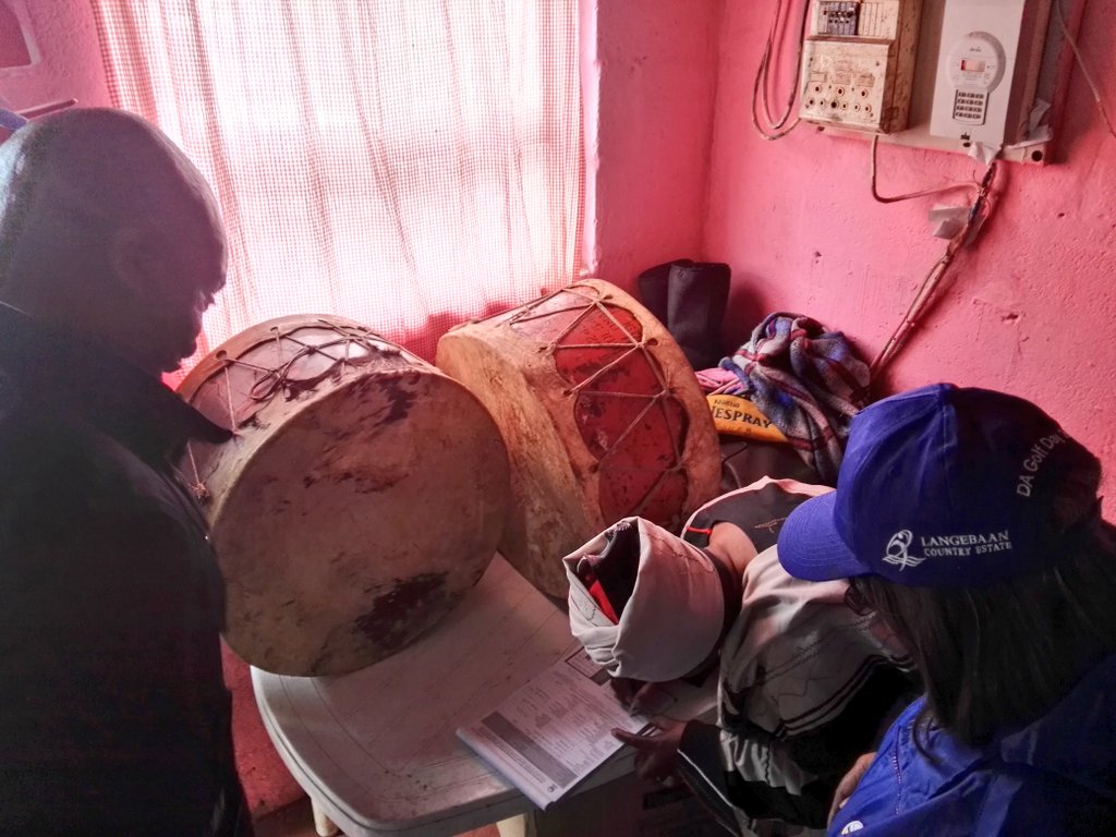 MmusiMaimane's tweet image. Recruiting a new member in Mossel Bay Ward 12. #KeepMakingProgress